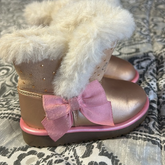 Juicy Couture Toddler Boots - Picture 2 of 4